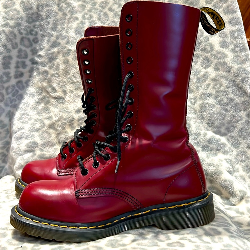 Dr. Martens leather  Cherry red steel toes (1940) 14 holes